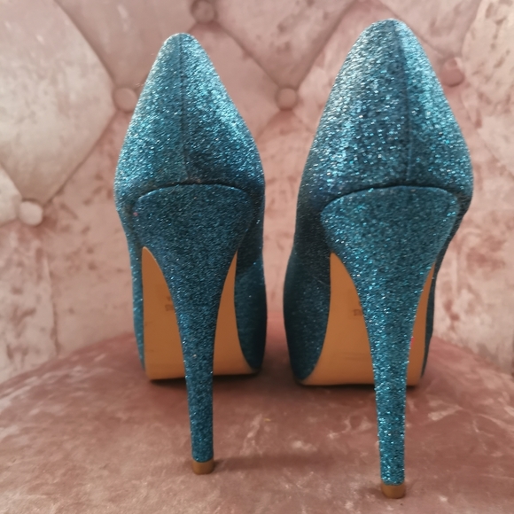 Heels - Picture 2 of 3